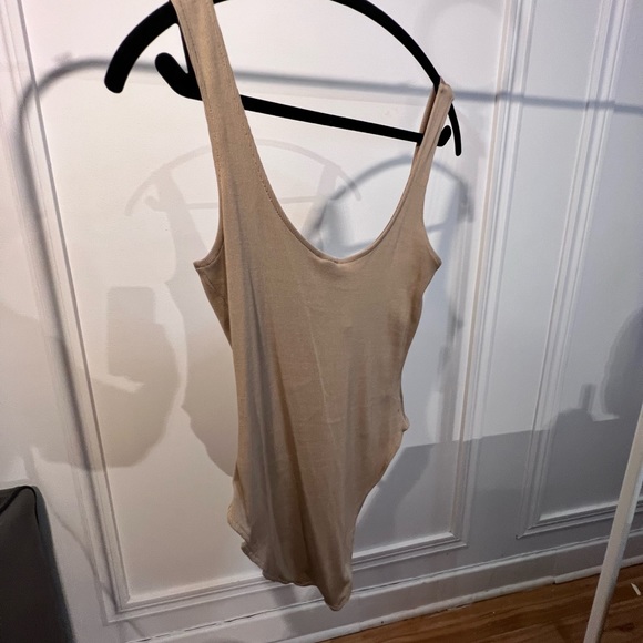 CREAM BODYSUIT // H&M// size medium can fit large - Picture 4 of 6